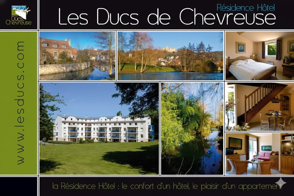 La résidence vue depuis la pelouse